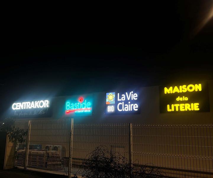 Création d'enseignes lumineuses Martinique