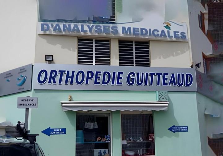 Enseigne en alucobon lettres reliefs