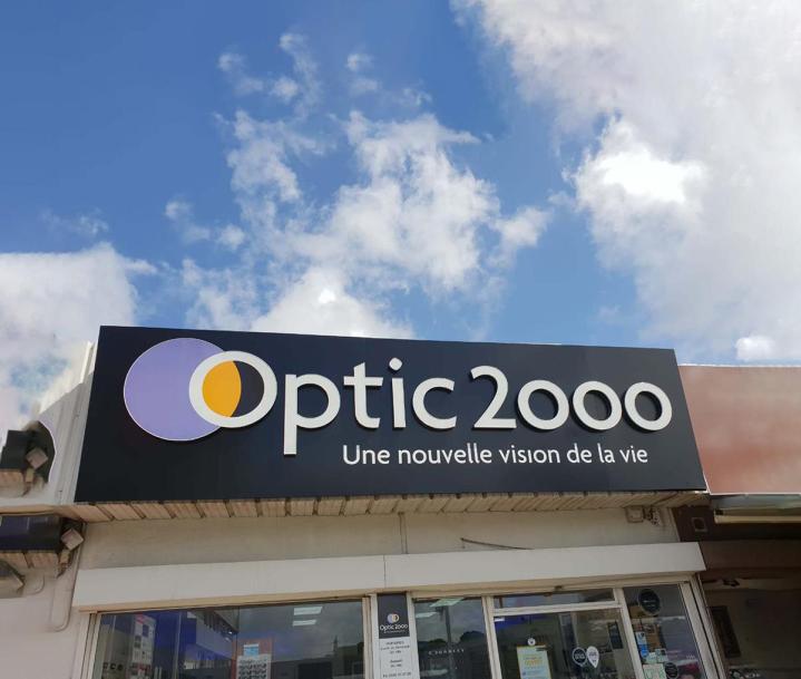 Habillage en alucobon + Lettres boîtiers